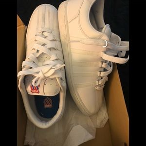 NEW  K-Swiss Varsity Low